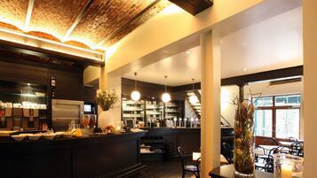 Dagelijks lokaal ontbijt inbegrepen