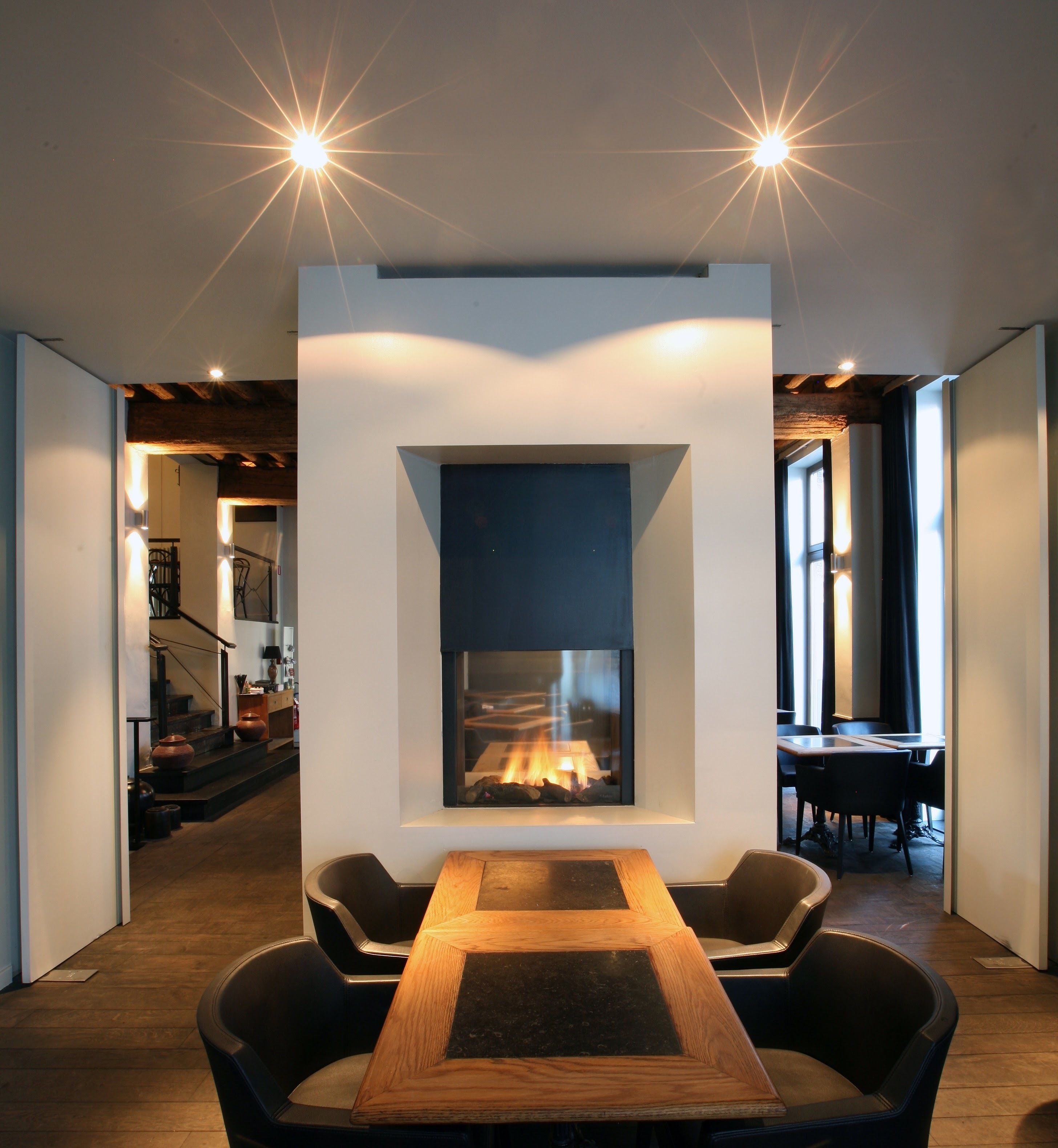 breakfast, lunch and dinner served