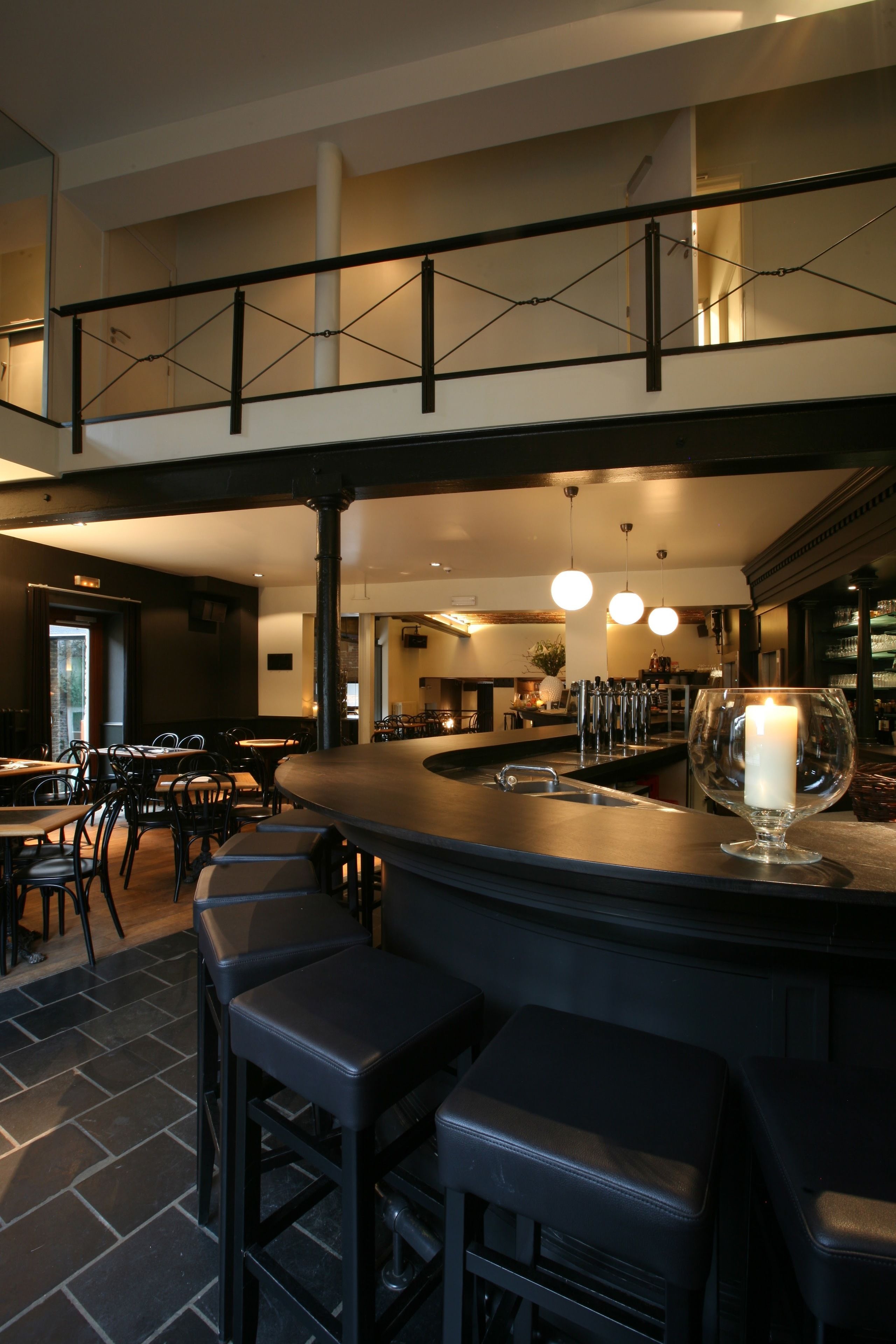 breakfast, lunch and dinner served