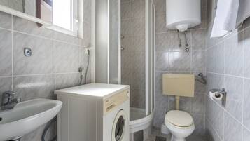 Pillow-top beds, desk, soundproofing, free WiFi