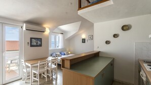 Luxury Villa, Multiple Beds, Sea View | Pillowtop beds, desk, soundproofing, WiFi (free) - Bol apartments Gospojica (Bol)