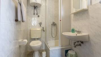 Apartment, 1 Double Bed | Bathroom | Shower, hair dryer, towels