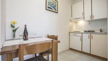 Apartment, 1 Double Bed | Private kitchenette | Fridge