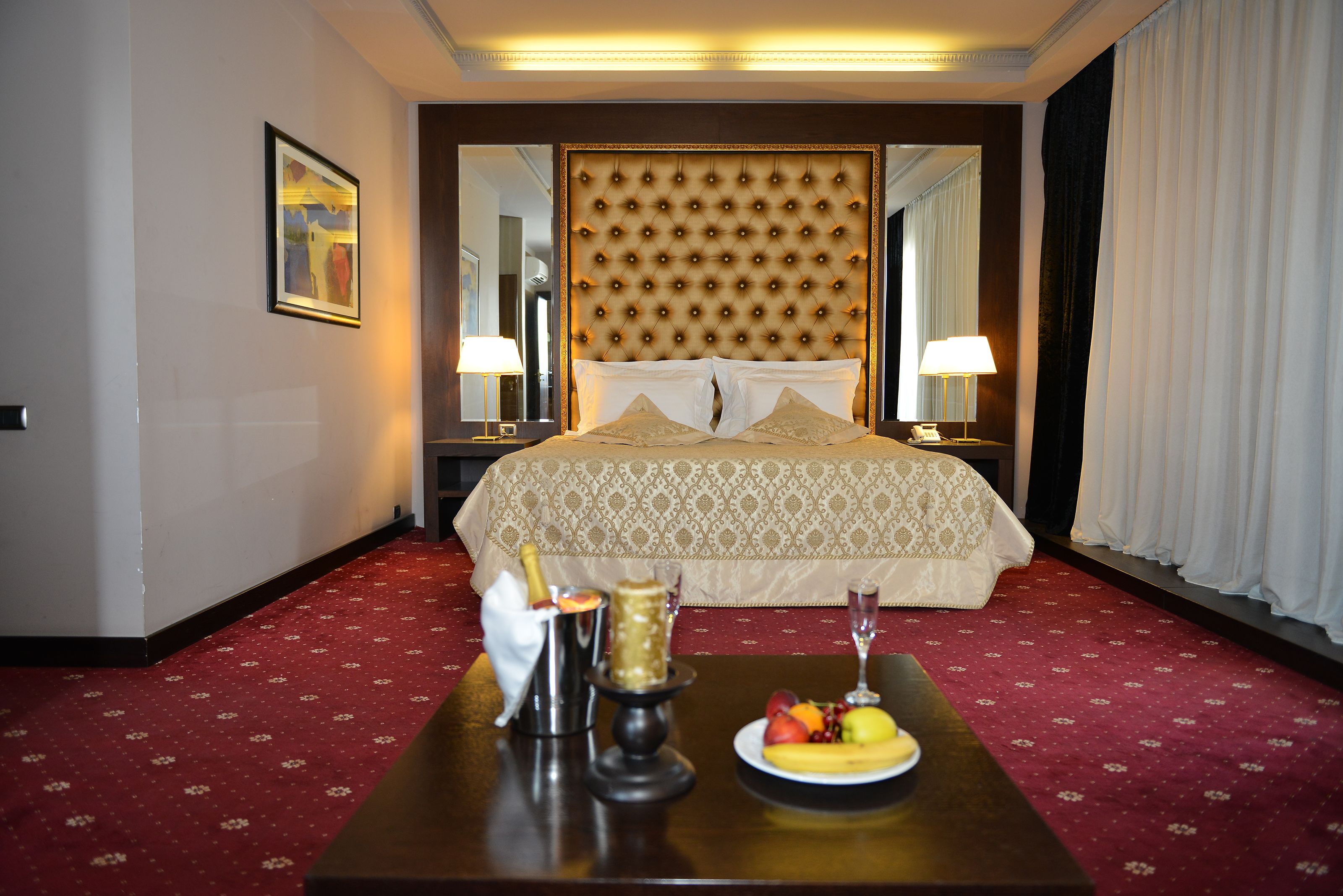 Deluxe Suite | 1 bedroom, minibar, in-room safe, individually decorated
