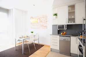 In-room dining - Feelathome Poblenou Beach Apartments (Barcelona)