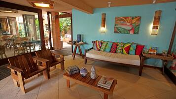 Área de estar no saguão