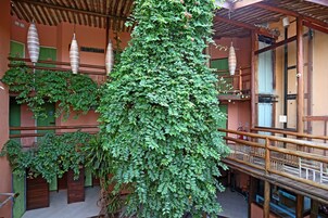 32-inch flat-screen TV with digital channels, TV