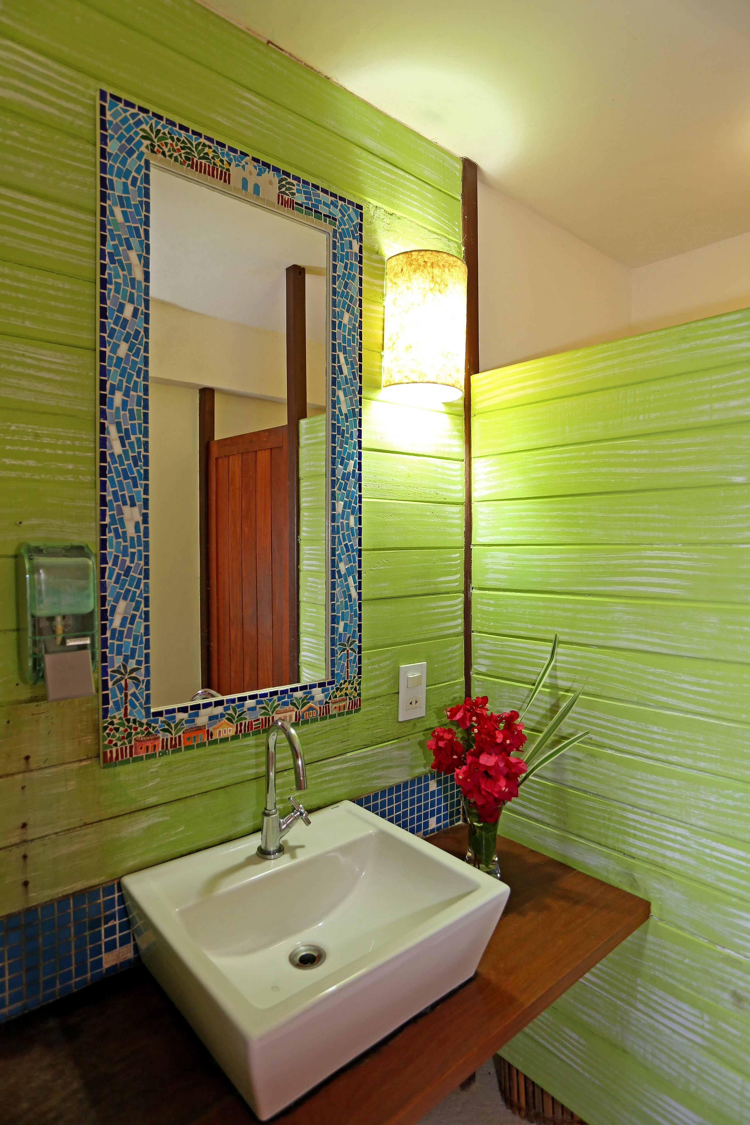 shower, free toiletries, hair dryer, bidet