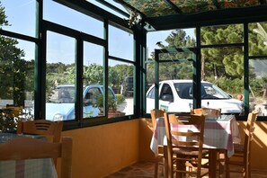 Free daily continental breakfast - Lefkorama (Karpathos)