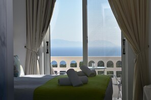 加厚床垫、客房内保险箱、办公桌、隔音