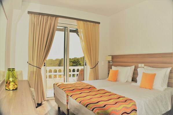 Superior Double Room | Pillowtop beds, in-room safe, desk, soundproofing - Lefkorama (Karpathos)