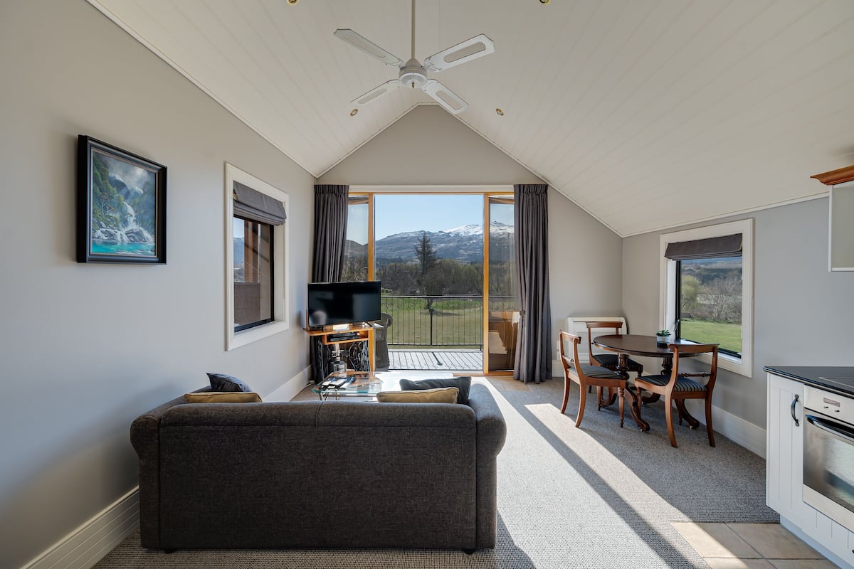 One Bedroom Apartment | 1 bedroom, pillowtop beds, individually decorated