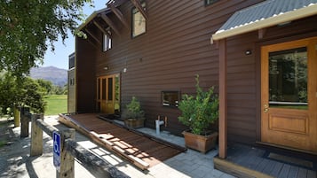 Pillow-top beds, individually decorated, individually furnished