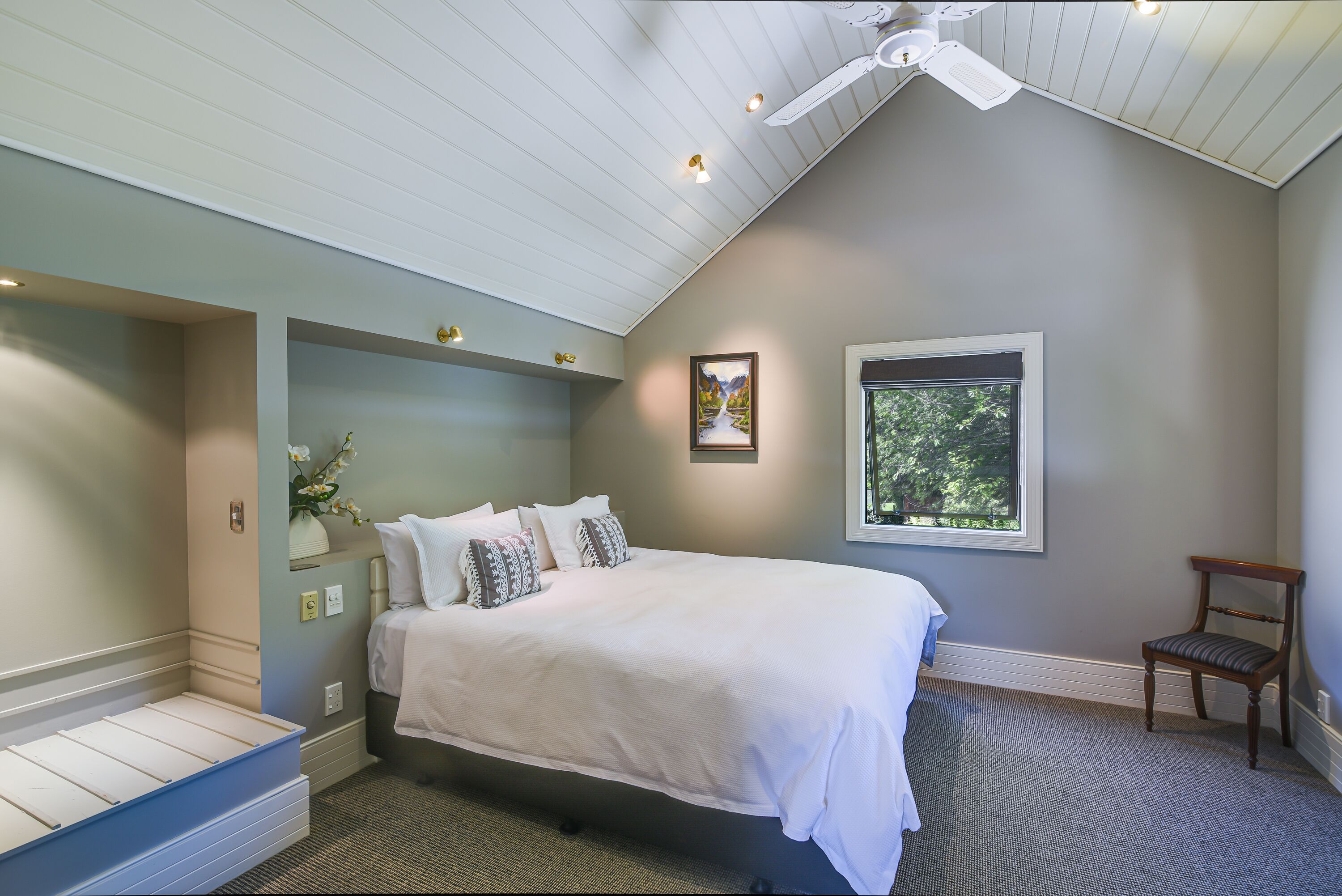 One Bedroom Apartment | Camas com colchões pillow-top, individualmente decorados