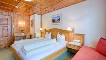 Family Room | 1 bedroom, hypo-allergenic bedding, memory foam beds, in-room safe