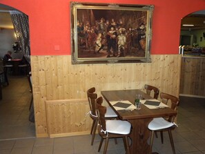 Frühstück und Abendessen, Blick auf den Garten 