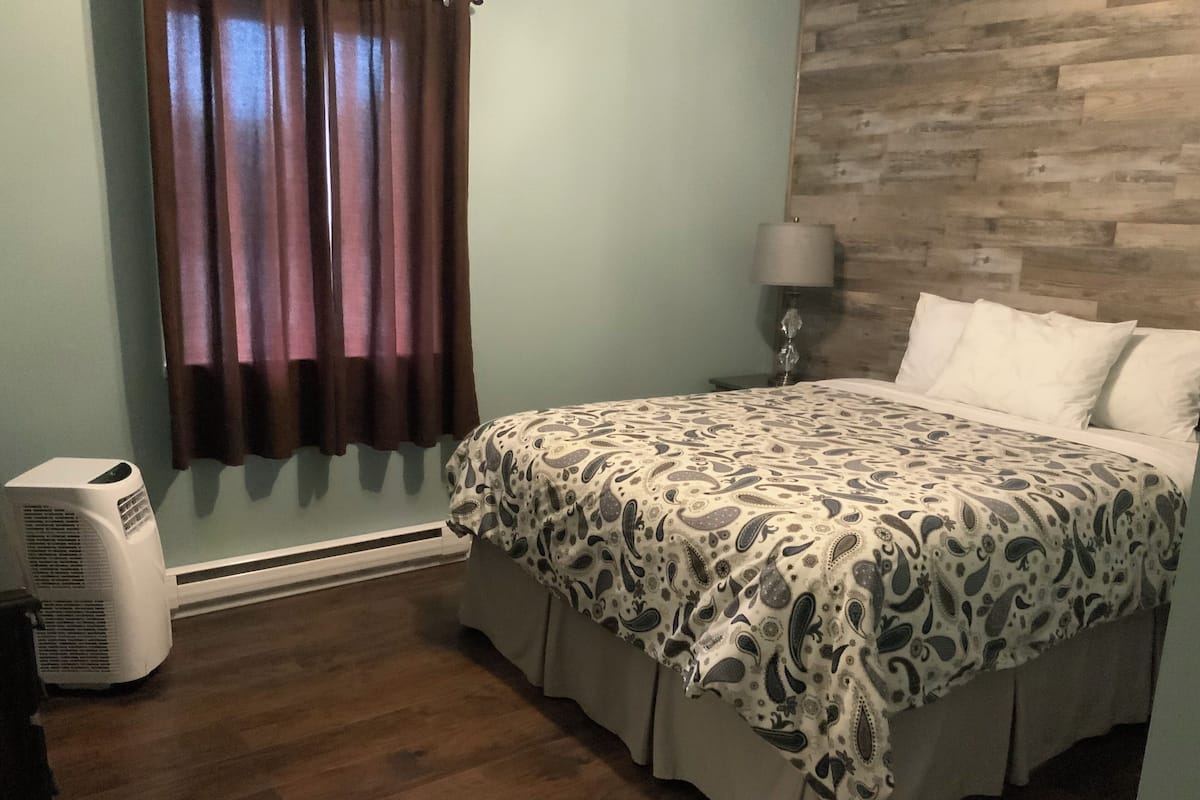 Cottage A | 1 bedroom, pillowtop beds, iron/ironing board, free WiFi