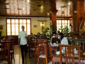 Breakfast, lunch, dinner and brunch served  - Lin Ratanak Angkor Hotel (Siem Reap)