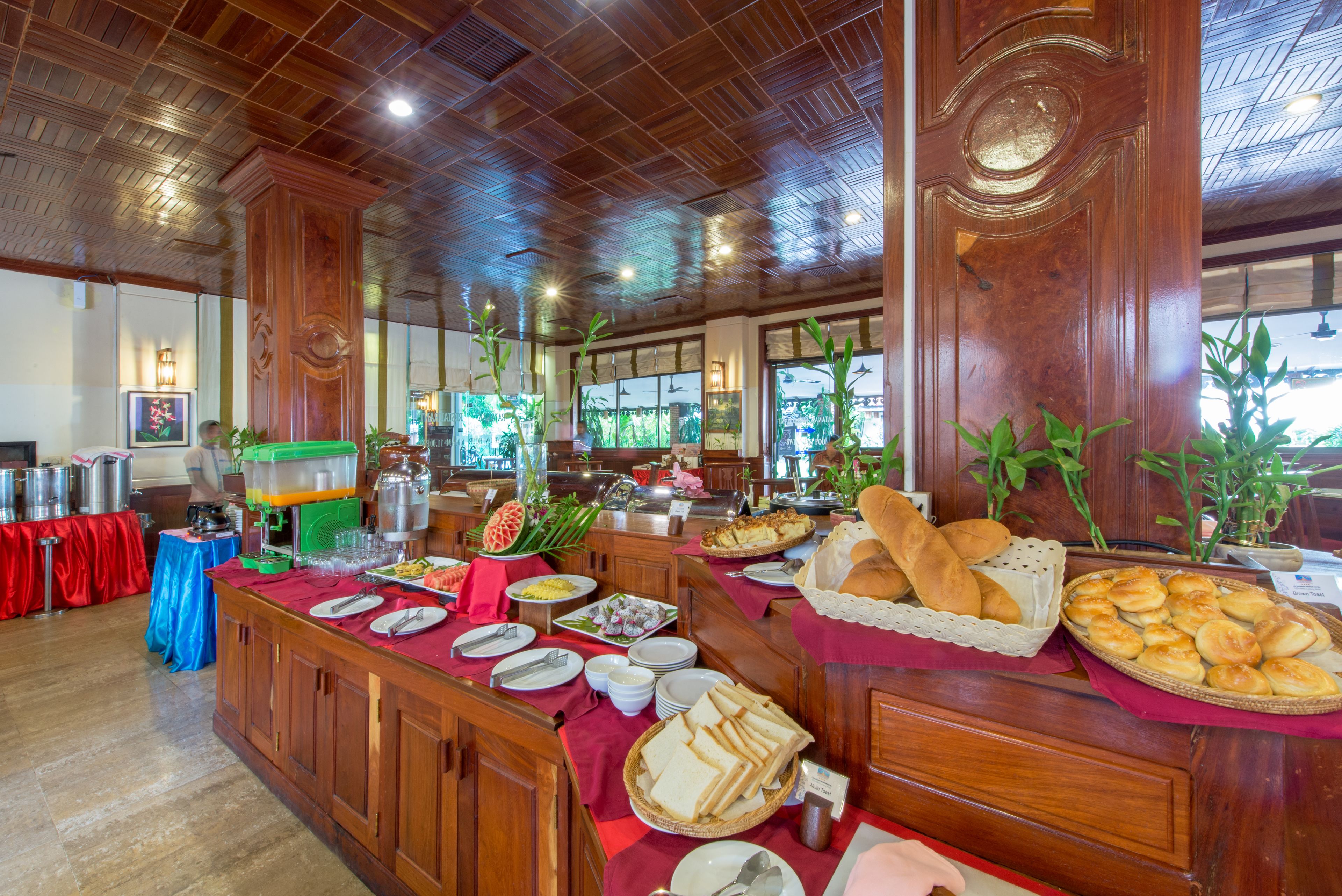 Breakfast (USD 6 per person)
