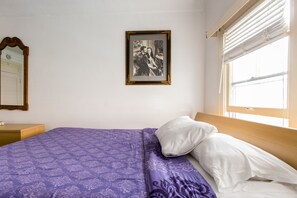 Individually furnished, iron/ironing board, free WiFi, bed sheets