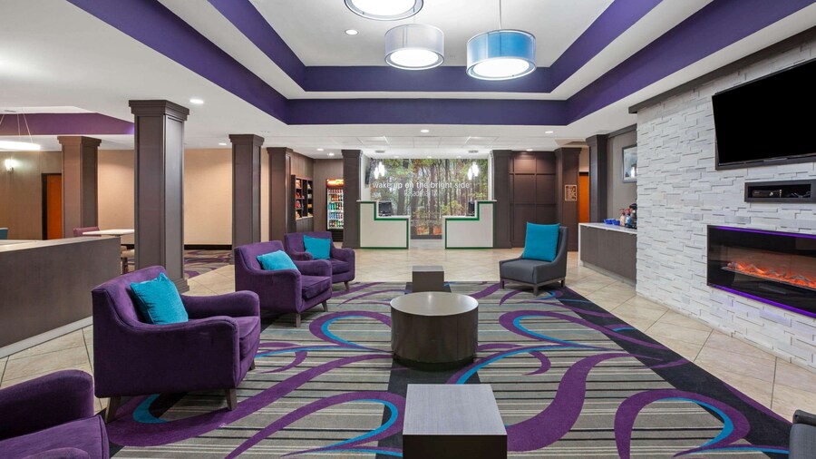 La Quinta Inn & Suites by Wyndham Pasadena North