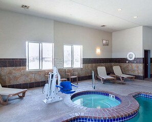 Indoor pool, sun loungers - Comfort Inn & Suites Monahans I-20 (Monahans)