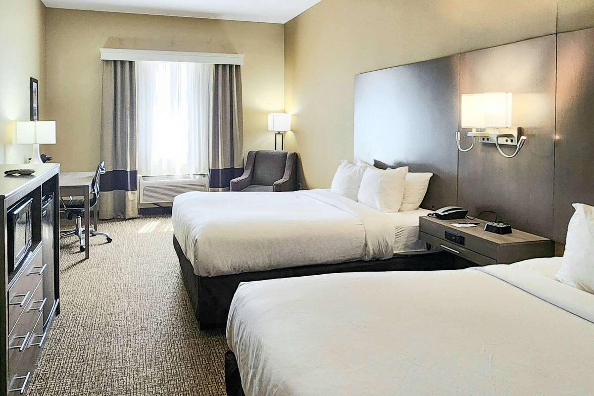 Desk, iron/ironing board, rollaway beds, free WiFi