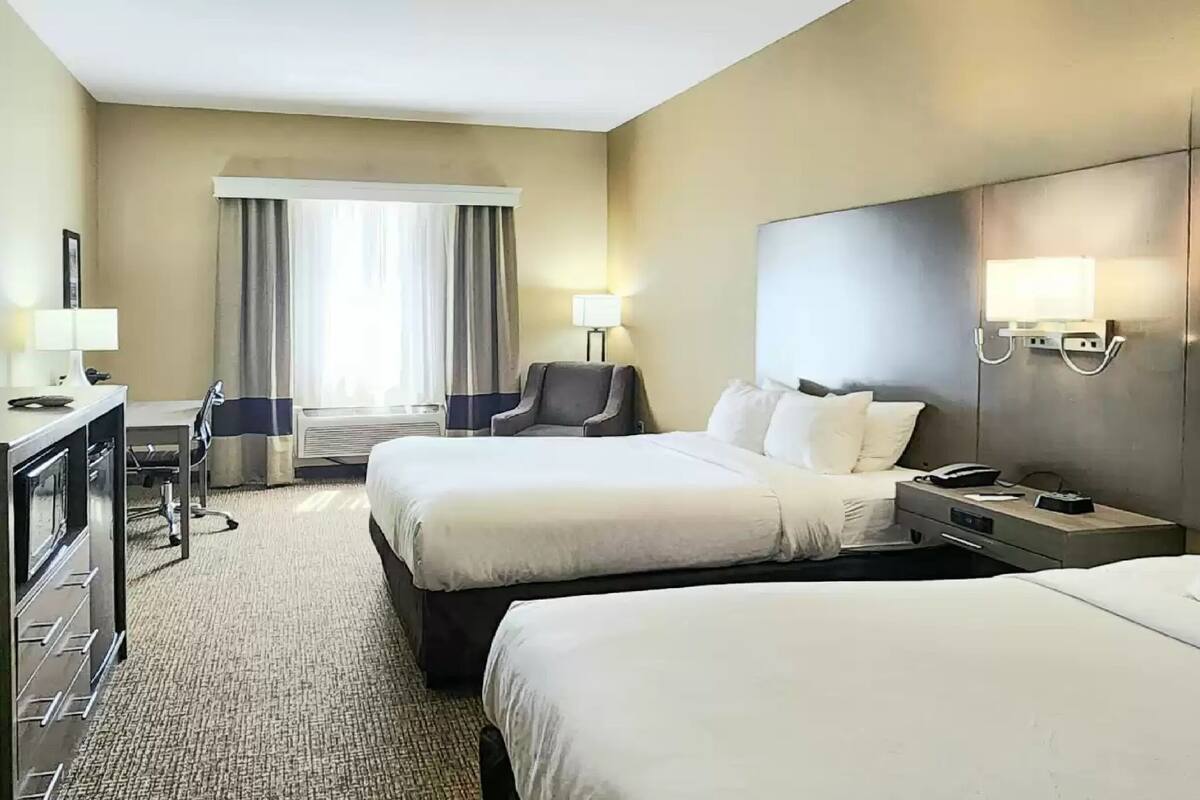 Desk, iron/ironing board, rollaway beds, free WiFi