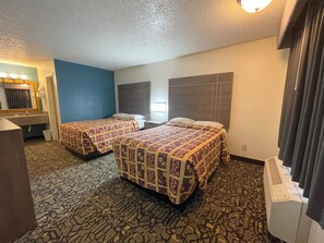 Een bureau, gratis wifi, beddengoed