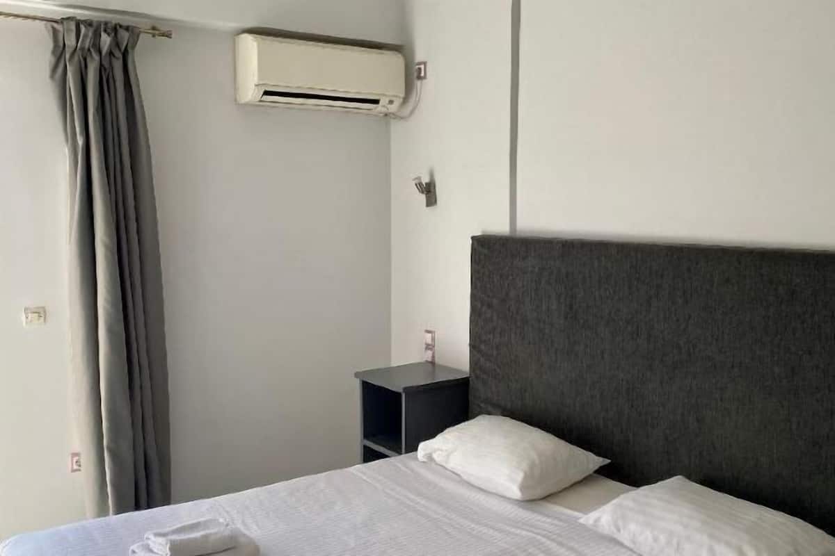 Minibar, blackout drapes, rollaway beds, free WiFi