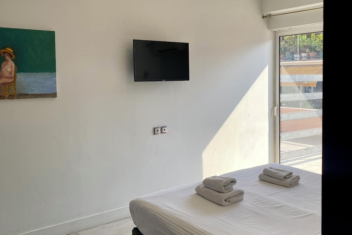 Minibar, blackout drapes, rollaway beds, free WiFi