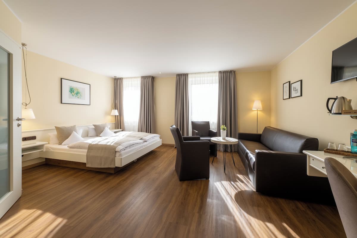 Hypo-allergenic bedding, down comforters, in-room safe