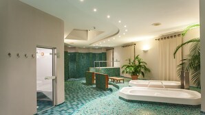 A modern bathroom with a mosaic tile floor, a shower area, and two separate tubs. - Hotel Deutscher Hof (Trier)