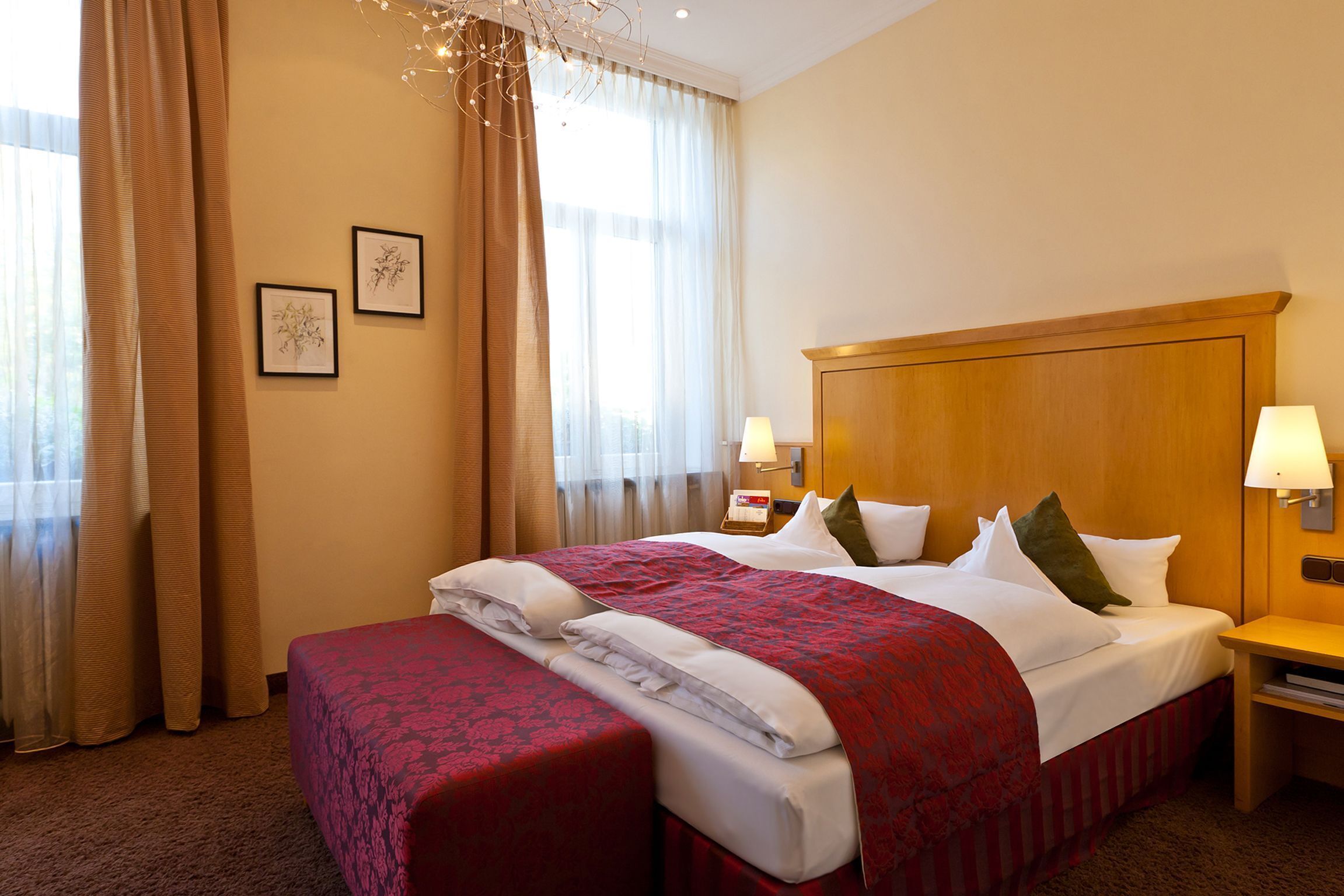 Allergikerbettwaren, Daunenbettdecken, Zimmersafe, individuell dekoriert