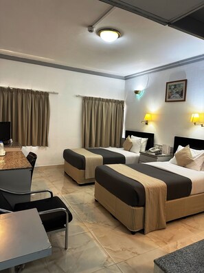 スタンダード ルーム | セーフティボックス (室内)、デスク、アイロン / アイロン台、可動式ベッド