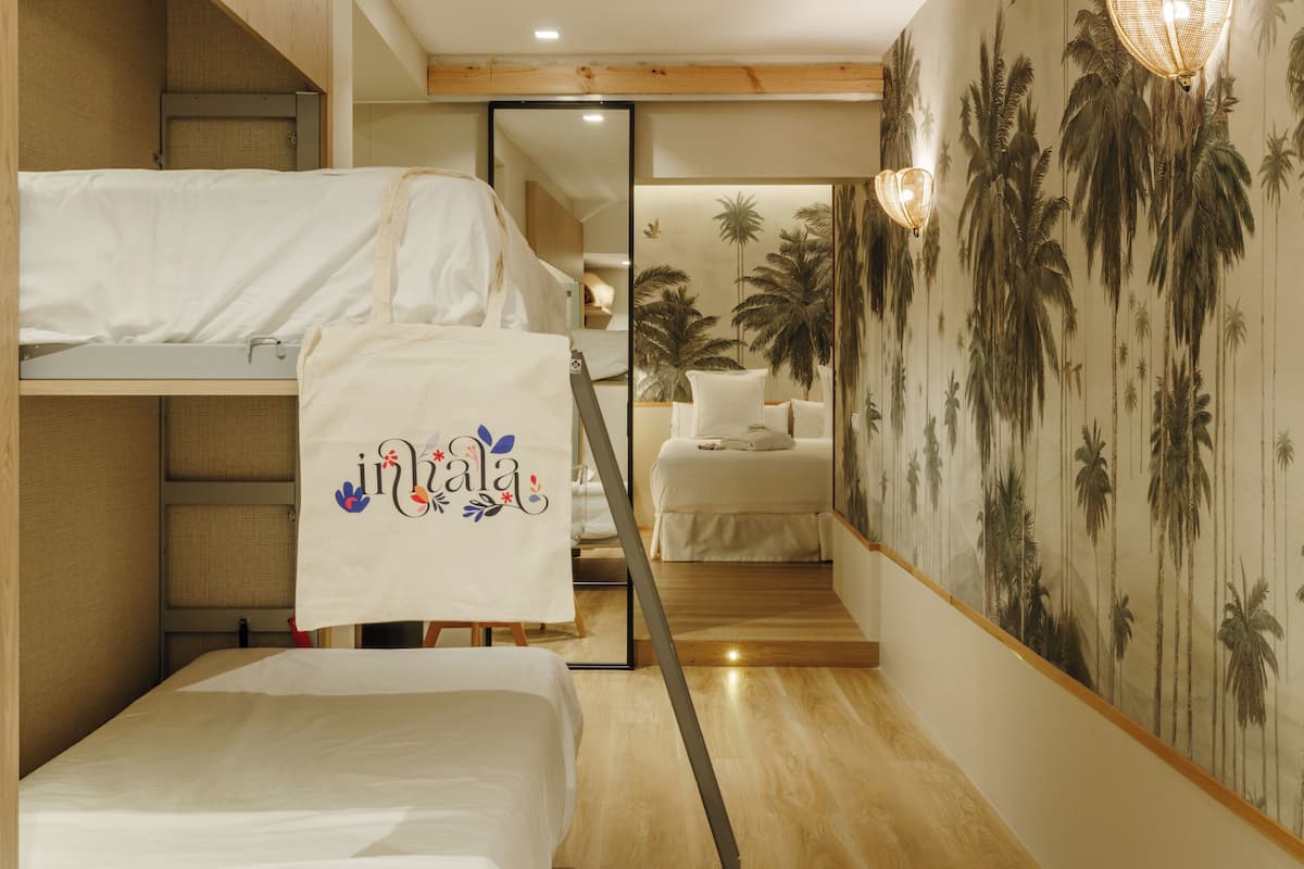 Double Room with extra bed | Minibar, in-room safe, desk, blackout drapes