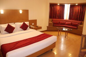 Deluxe King Room | 3 bedrooms, desk, soundproofing, iron/ironing board - VITS Aurangabad (Chhatrapati Sambhajinagar)