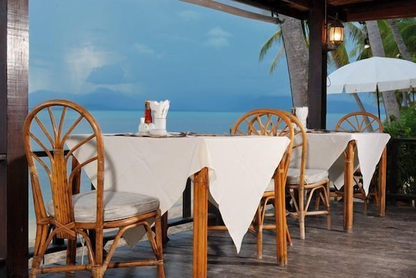 Breakfast, lunch, dinner served; beach views - Koh Samui Resort (Koh Samui)