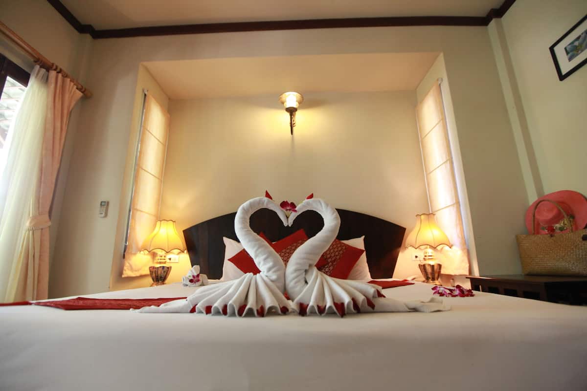 Free minibar items, desk, rollaway beds, free WiFi