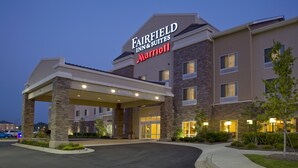 A Fairfield Inn & Suites Marriott hotel with a covered entrance, stone pillars, and a landscaped driveway. - Fairfield Inn & Suites by Marriott Montgomery EastChase Pkwy (Montgomery)