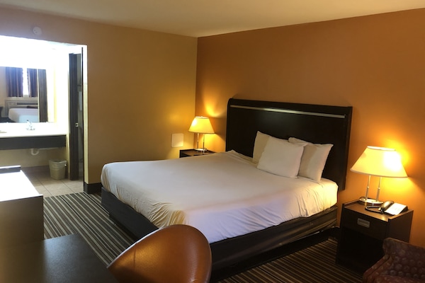 Standard Room, 1 King Bed, Smoking | 1 bedroom, individually furnished, desk, laptop workspace