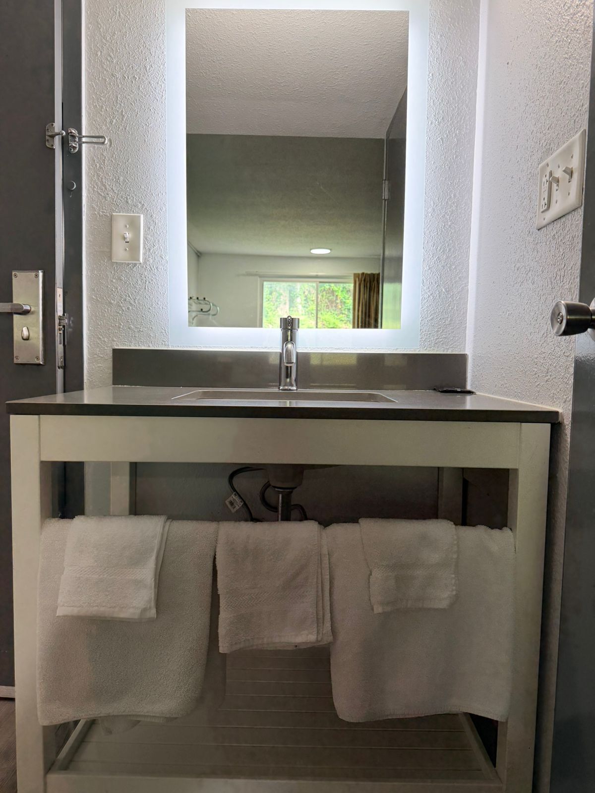 Duschwanne, Handtücher, Seife