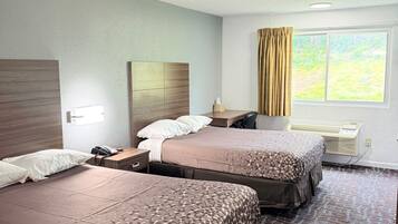 Standardzimmer, 2 Doppelbetten, Nichtraucher | Schreibtisch, kostenloses WLAN, Bettwäsche