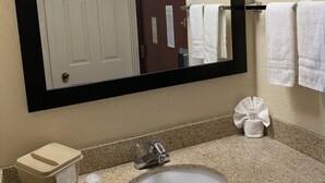 Bathroom sink - Red Roof Inn Atlanta - Six Flags (Atlanta)