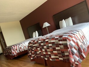 Desk, laptop workspace, blackout drapes, iron/ironing board - Red Roof Inn Atlanta - Six Flags (Atlanta)