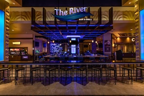 3 restaurants; breakfast, lunch, dinner and brunch served 