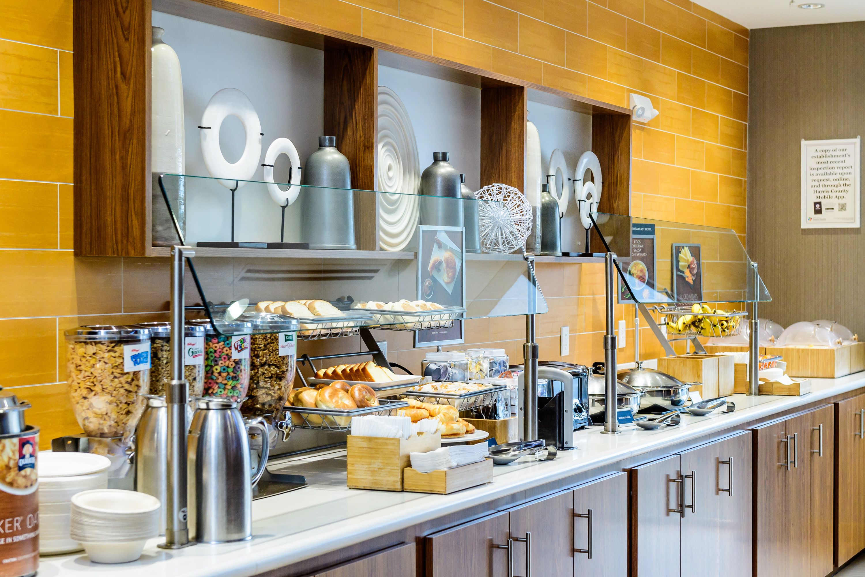 free daily continental breakfast