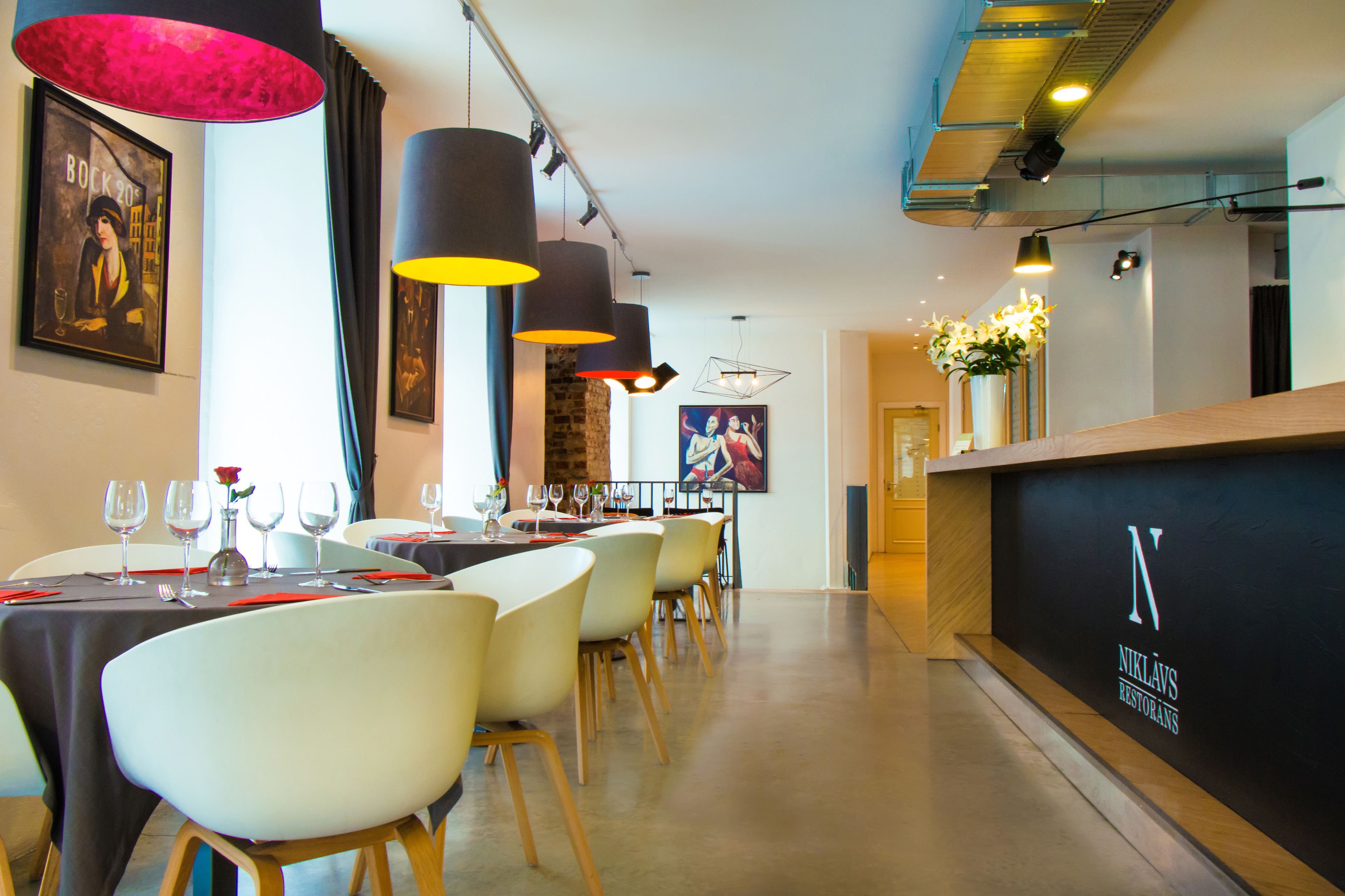 Breakfast, lunch, dinner served; local and international cuisine 