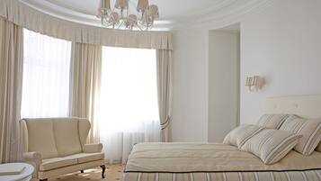 Studio | 1 bedroom, premium bedding, minibar, in-room safe