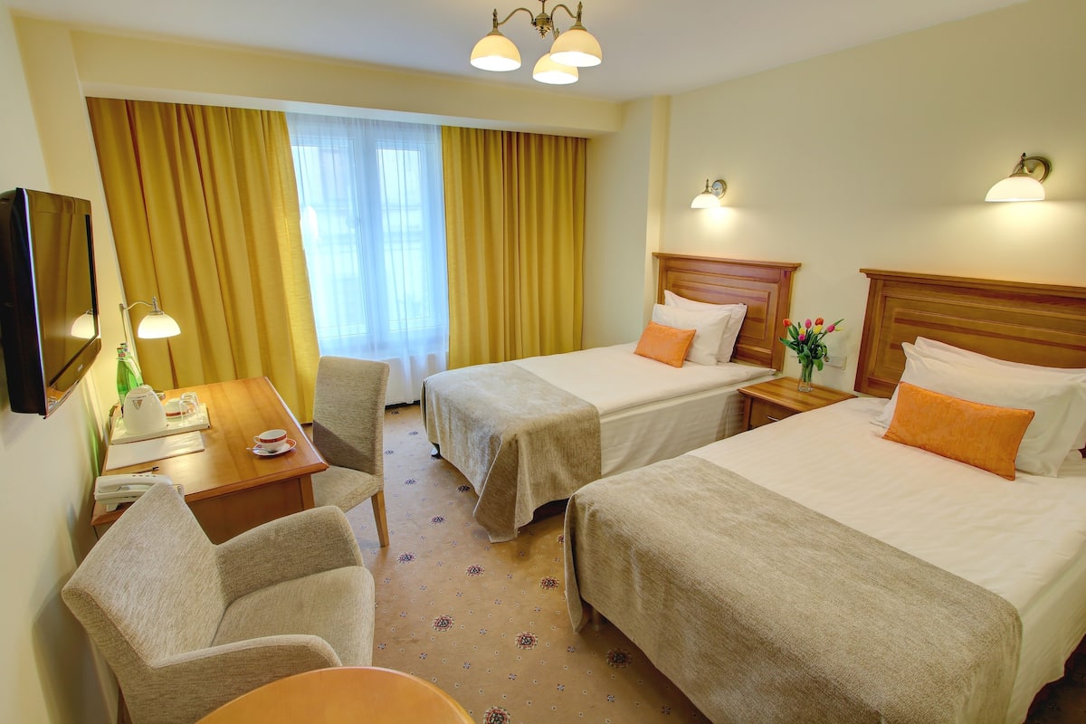 Standard Twin Room | 1 bedroom, premium bedding, minibar, in-room safe